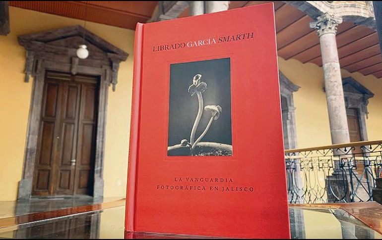 “La vanguardia fotográfica en Jalisco” fue reconocido con el Premio Antonio García Cubas 2020, en la categoría de Mejor libro de arte. ESPECIAL/SCJ