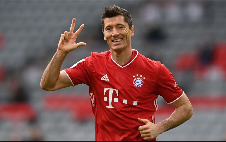 Lewandowski no anotó en el triunfo contra Atlético de Madrid en la Champions League el miércoles y evidentemente sintió la necesidad de compensarlo, elevando a 10 goles su total en cinco partidos de la liga. AFP / C. Stache