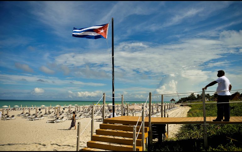 El anuncio restringirá notablemente el envío de dinero a la isla, a no ser que empresas que canalizan las remesas lleguen a un acuerdo con el Gobierno cubano. AFP/Y. Lage
