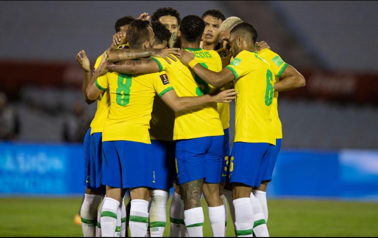 LÍDERES. Brasil, que no extrañó a Neymar, ausente por lesión, se afianzó en la punta con 12 unidades. TWITTER/@CBF_Futebol