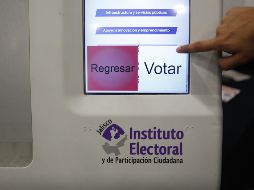 Los interesados en realizar su votación y que cuenten con su identificación oficial (INE) deben de registrarse en el sitio votoextranjero.mx. EL INFORMADOR/ARCHIVO