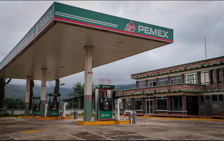 Advierten que Pemex es una carga permanente, ya que ese apoyo de entre uno y dos puntos presionará las finanzas públicas. NTX/ARCHIVO