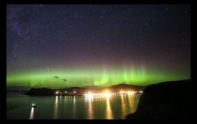 Las luces brillantes de la aurora desde Uig, en las Tierras Altas. MATT2901/BBC WEATHER WATCHERS