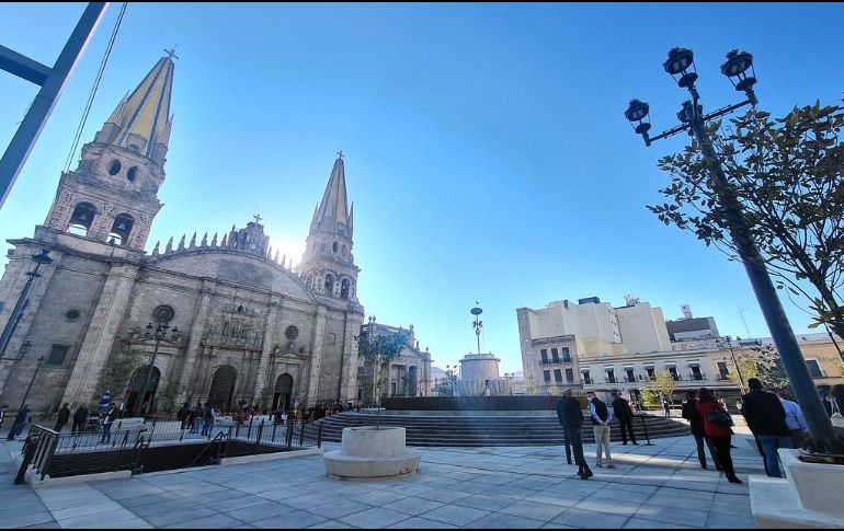 Entre los trabajos realizados a la plaza Guadalajara, está la sustitución de todas las losetas, impermeabilización y restauración de la fuente. ESPECIAL / Gobierno de Guadalajara