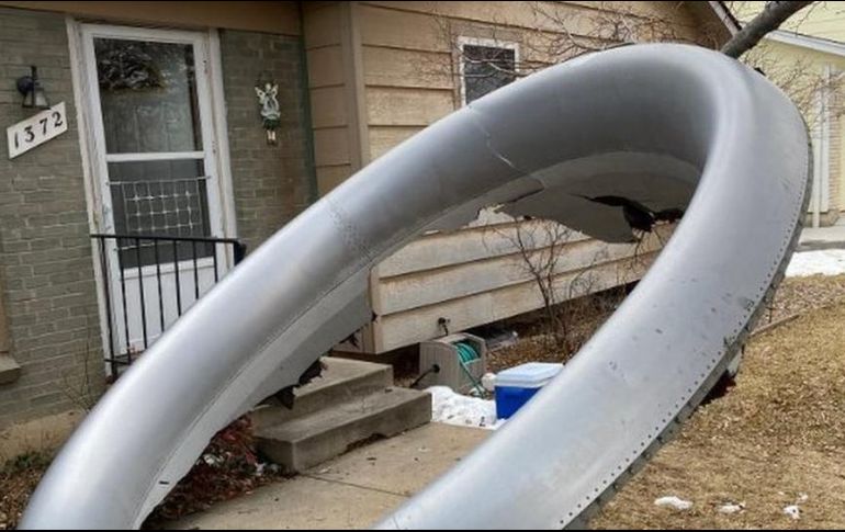 La carcasa de un motor cayó en el jardín de una vivienda. BROOMFIELD PD