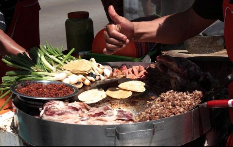 En México hay una gran cultura de comida servida en puestos callejeros. GETTY IMAGES