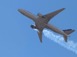 La Administración Federal de Aviación de Estados Unidos (FAA) ordenó el domingo inspecciones adicionales en algunos aviones de pasajeros del modelo Boeing 777. EFE / H. Smith