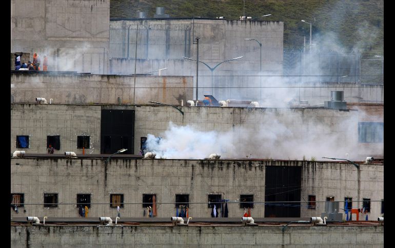 La cárcel del el Turi, en la ciudad de Cuenca, durante el motín de este martes.  EFE/R. Puglla
