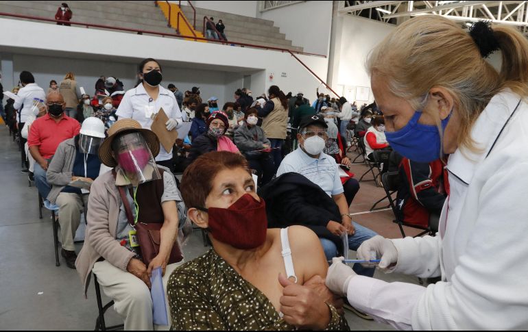 AMLO indicó que en el caso de Ecatepec, son 200 mil adultos mayores de 60 años que serán vacunados. XINHUA / S. Chávez