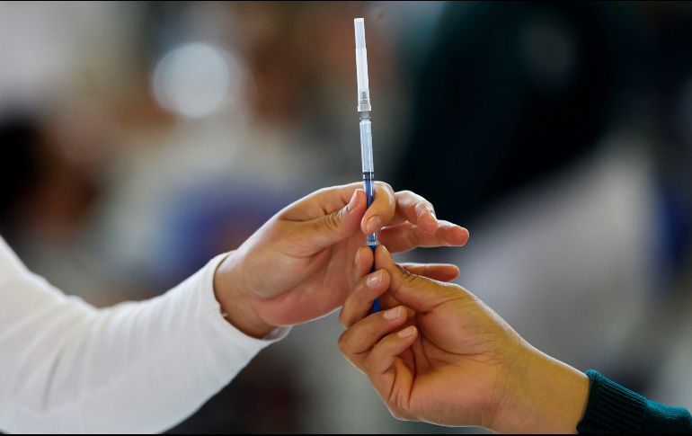 Unas 29.1 millones de personas han recibido una dosis de alguna vacuna anti COVID-19 en Argentina, y 20.8, dos dosis de una población de unos 45 millones. EFE/ARCHIVO