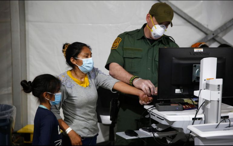 La Casa Blanca quiere contratar 100 nuevos jueces de inmigración y equipos que permitan reducir el notable atraso a la hora de procesar las solicitudes de asilo. AP/D. López-Mills