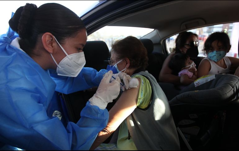 Autoridades jaliscienses exhortaron a la población a no bajar la guardia pese al avance que hay en la vacunación contra el COVID-19. EL INFORMADOR / ARCHIVO