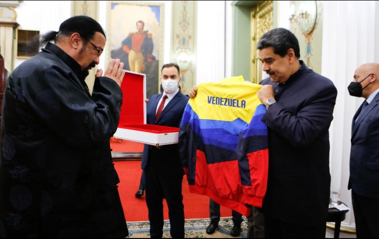 Seagal visitó Venezuela en calidad de representante especial del ministerio de Exteriores de Rusia. EFE / P. Miraflores
