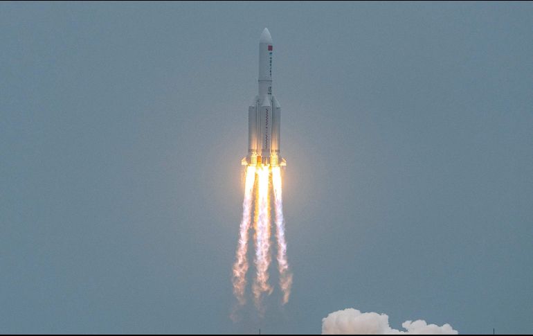 El cohete Long March 5B no es el primero en el que China pierde control de un componente espacial que regresa a la Tierra. AFP / ARCHIVO