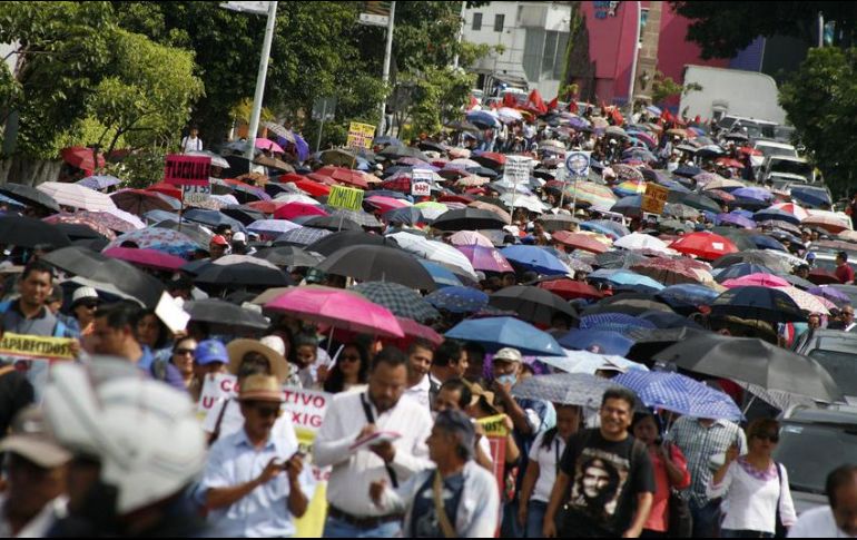 En la marcha, los maestros exigieron respeto a los derechos laborales de los docentes y manifestaron su respaldo político al XIV Congreso Nacional Ordinario de la CNTE. NTX/ARCHIVO