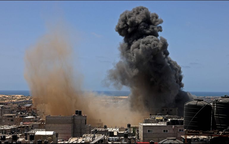 Horas antes del anuncio se observaron bombardeos de Israel en la Franja de Gaza. AFP/S. Khatib