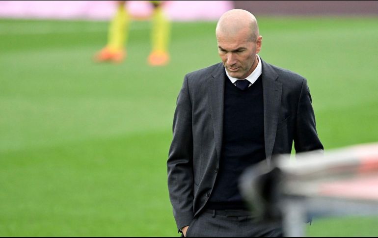 El técnico del Real Madrid, Zinedine Zidane, volvió a esquivar las preguntas sobre su continuidad. AFP / J. Soriano