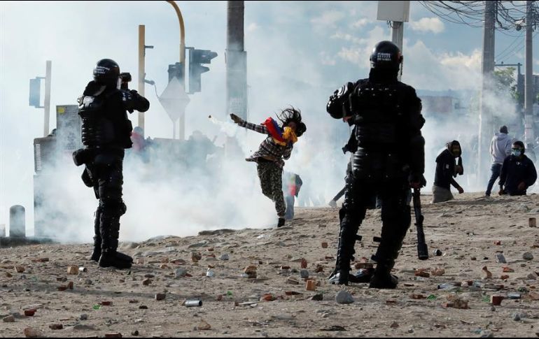 Duque pide investigar violencia contra policías también. EFE/M. Dueñas