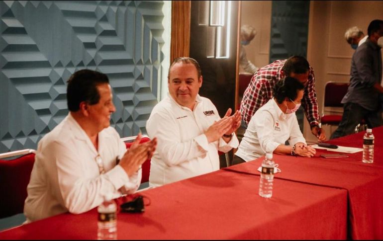 Alberto Uribe le prometió su respaldo a los servidores públicos municipales. ESPECIAL