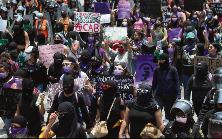 FEMINISTAS. Un grupo de al rededor de 70 mujeres se manifestó ante la falta de seguridad. SUN
