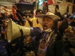 La tensión creció aún más ayer en Perú ante la ajustada definición de las elecciones presidenciales, con Pedro Castillo, quien según sus cuentas ya es el ganador.