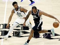 Leonard ofreció la jugada de la noche con una clavada hacia el final del segundo cuarto. EFE