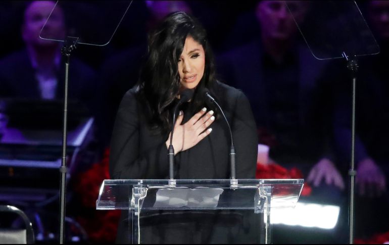 Vanessa Bryant sigue luchando en los tribunales con otra demanda esta vez contra la oficina del sheriff del condado de Los Ángeles tras publicarse noticias acerca de que algunos agentes tomaron fotos del accidente con sus móviles personales y las compartieron después de forma ilegal. AP/M. Sánchez