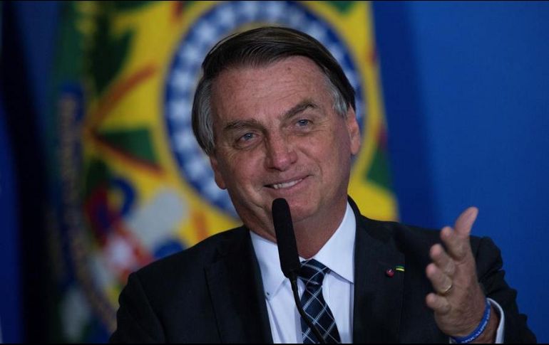 Bolsonaro, uno de los líderes más negacionistas sobre la gravedad de la pandemia en el mundo, rechaza medidas preventivas como el uso de cubrebocas. EFE/J. Alves
