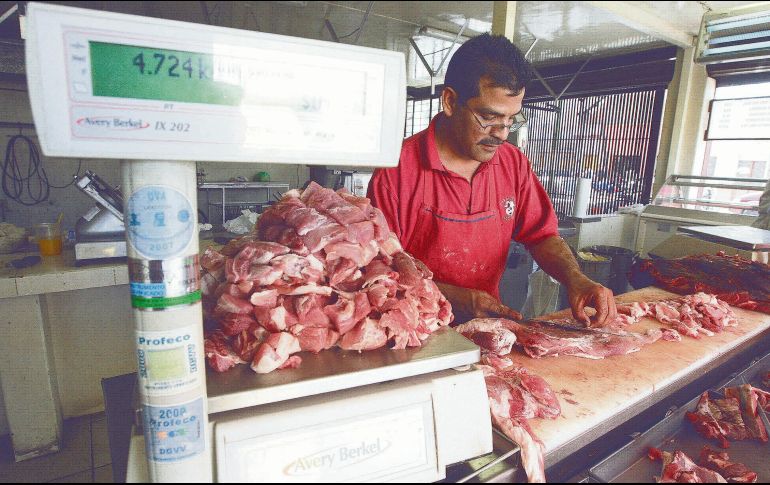 En medio de la pandemia las familias mexicanas han bajado su consumo de productos de alto precio como las carnes. EL INFORMADOR/A. Camacho