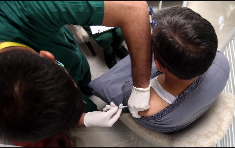 El programa de vacunación de todos los mayores de edad de la frontera comenzó el pasado 17 de junio y ya se ha completado en seis municipios de Baja California y en 12 poblaciones de Sonora. EFE / ARCHIVO