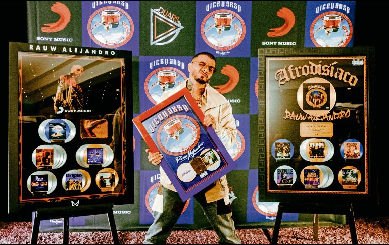 Rauw Alejandro tiene el tema número uno en México y el sexto a nivel mundial. ESPECIAL/Sony