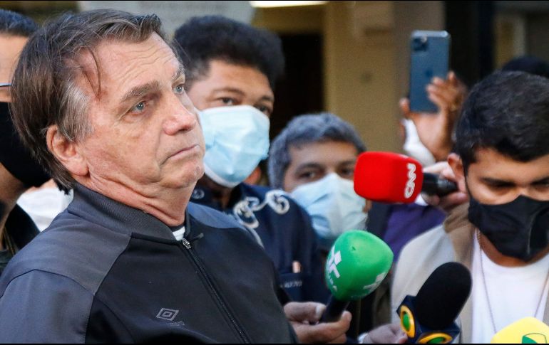 Bolsonaro fue internado tras sufrir un dolor abdominal agudo y una crisis de hipo que ya duraba más de diez días. AFP / M. Schincariol