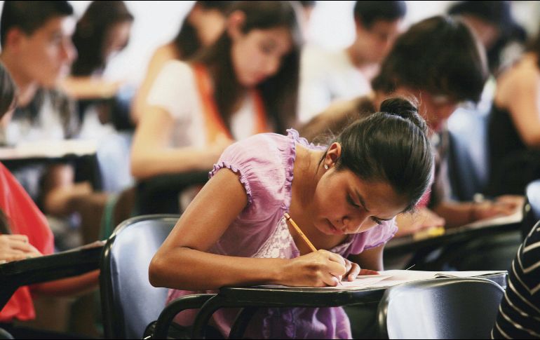 Los aspirantes a estudiar en la UdeG podrán revisar los resultados del dictamen de admisión el lunes 19 de julio de 2021. ARCHIVO