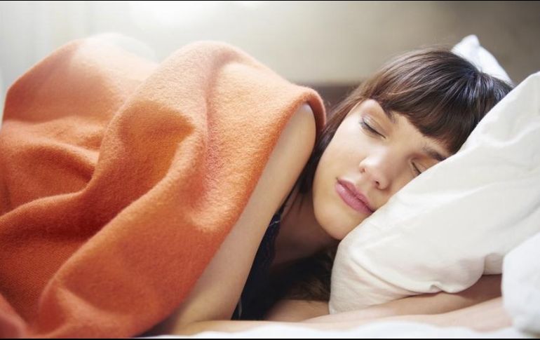 ¿Sería tu sueño tan tranquilo si supieras lo que puede rondar entre tus sábanas?. GETTY IMAGES /