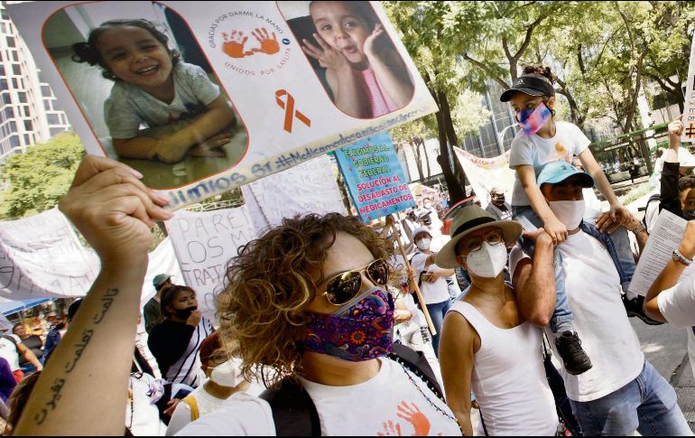 Familiares piden atención para sus hijos enfermos. SUN/G. Espinosa