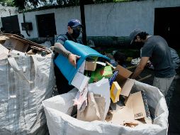Uno de los puntos instalados todos los domingos es de la avenida Paseo de los Leones número 75, a donde pueden acudir las familias a dejar sus materiales para reciclaje. EL INFORMADOR/G. Gallo