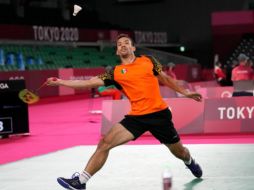 Lino Muñoz se despide de Tokio 2020 sin poder ganar un set en la disciplina de bádminton. AP/D. ALANGKARA