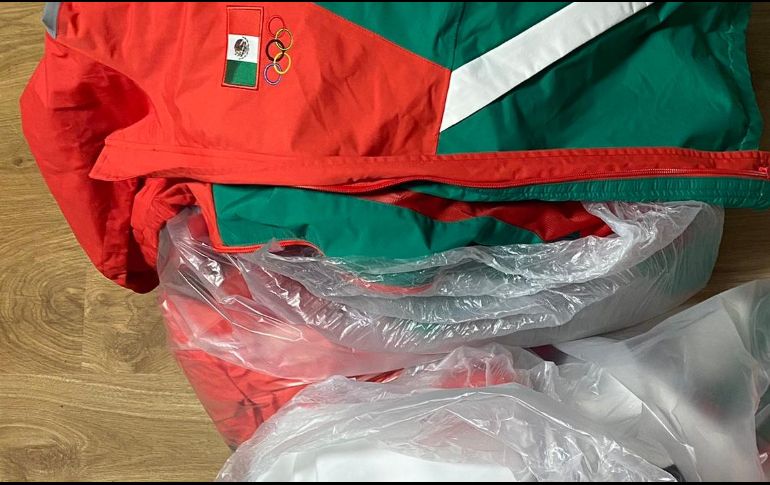 EN BOLSAS. Así fueron encontrados los uniformes del equipo mexicano de softbol, en la basura de la Villa Olímpica . TWITTER/ @BriandaTamara