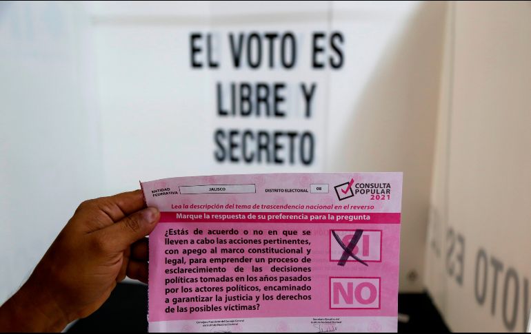Este domingo se lleva a cabo la consulta popular donde los mexicanos están llamados a votar para decidir si se enjuician o no a los ex presidentes del país. EFE . F. Guasco