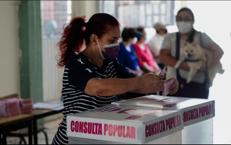 En la casilla ubicada en la escuela primaria Urbana 108, en La Normal de Guadalajara, hacia el mediodía habían votado en la consulta popular apenas unas 40 personas. EL INFORMADOR/G. Gallo