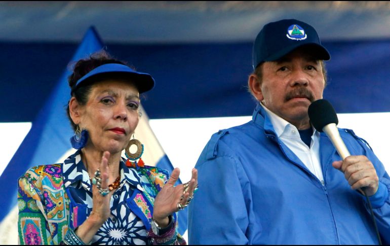 En la imagen, el presidente de Nicaragua, Daniel Ortega ( der) y su esposa, Rosario Murillo (izq). AP / ARCHIVO