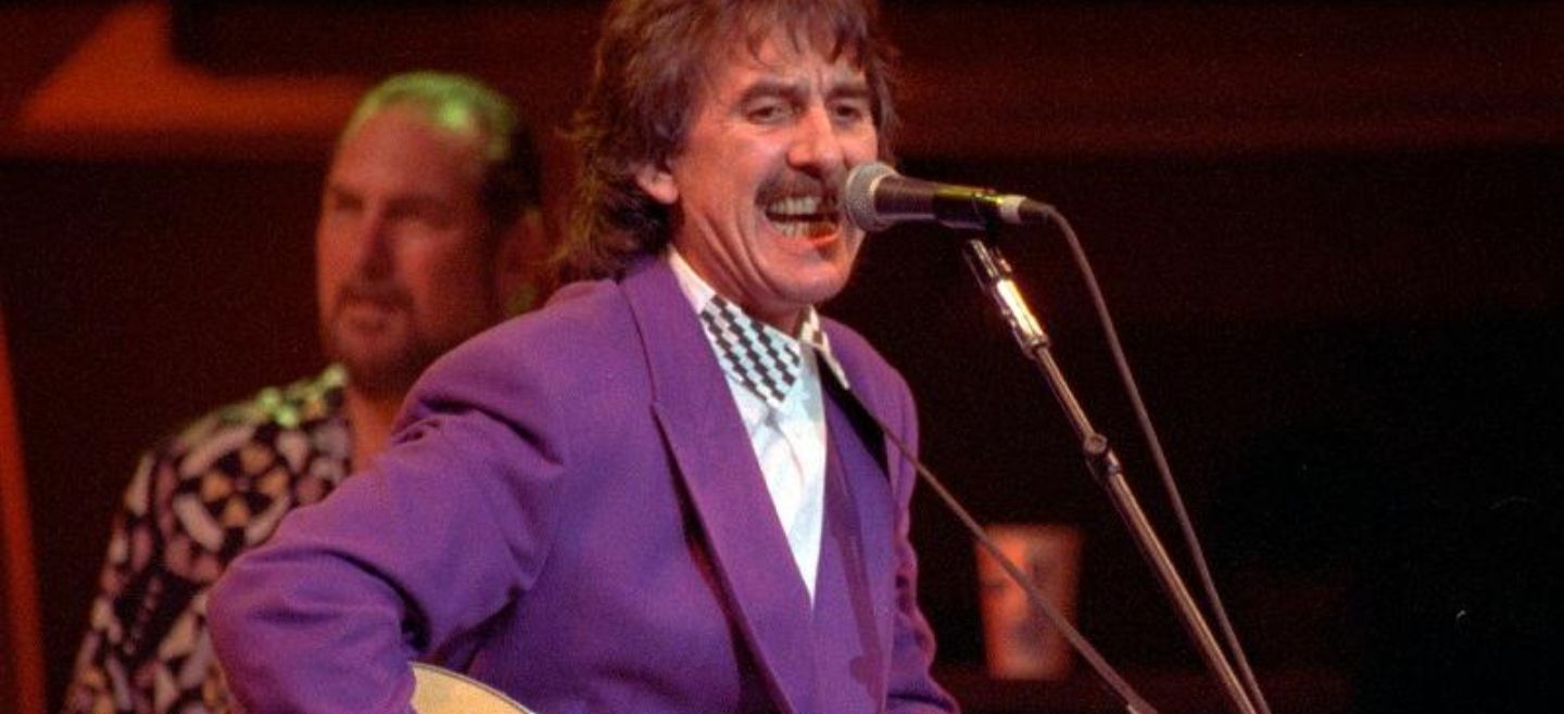 Dhani Harrison se reunió con un verdadero equipo de artistas para darle un toque único al emblemático disco triple de su padre. AP/ARCHIVO