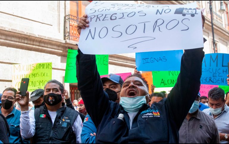 Distribuidores de gas protestan este miércoles contra el tope máximo al precio del combustible, en Ciudad de México. EFE/Mario Guzmán