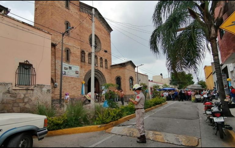 La estructura del campanario ya es valorada por las autoridades correspondientes. ESPECIAL/Protección Civil y Bomberos Guadalajara