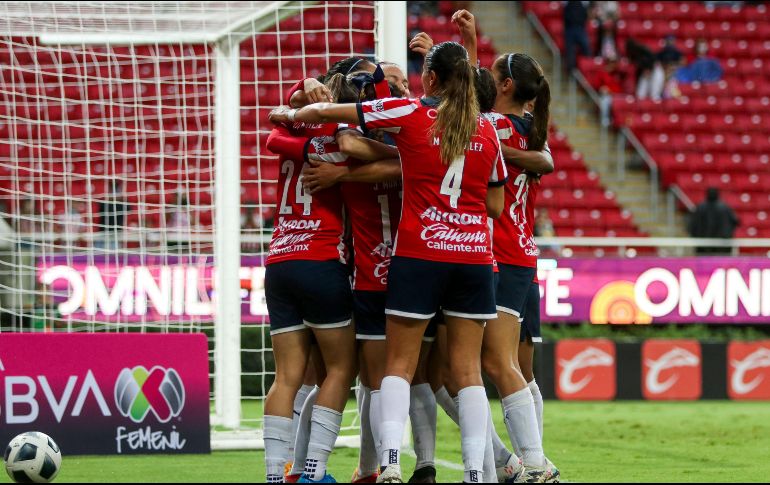 Con este triunfo ante el odiado rival deportivo, Chivas femenil mantuvo el invicto en el Apertura 2021.  IMAGO7