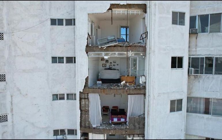 Fotografía tomada con un dron que muestra un hotel afectado por el sismo en Acapulco. EFE/D. Guzmán