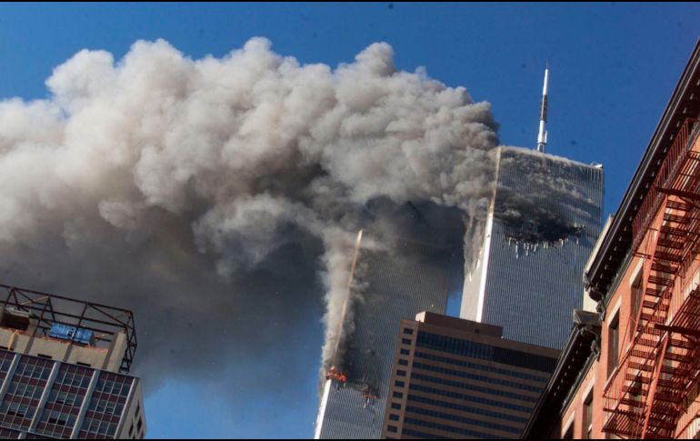 La teoría de ''la demolición controlada'' rechaza que las Torres Gemelas se derrumbaran tras el impacto de dos aviones comerciales que los terroristas hicieron chocar contra los edificios. AP / ARCHIVO