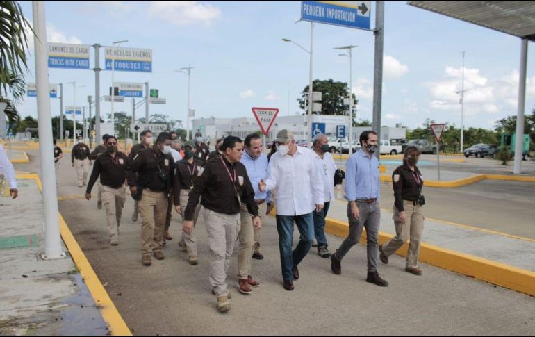 Ken Salazar visitó algunas zonas del punto fronterizo El Ceibo, en el municipio de Tenosique. TWITTER/@SEGOB_mx