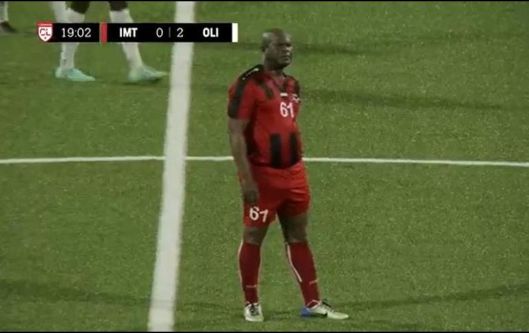 Ronnie Brunswijk, un exguerrillero y agricultor, fue titular en el ataque, junto con Damian Brunswijk, el ''10'' del equipo y su hijo, según detalla la prensa hondureña. ESPECIAL