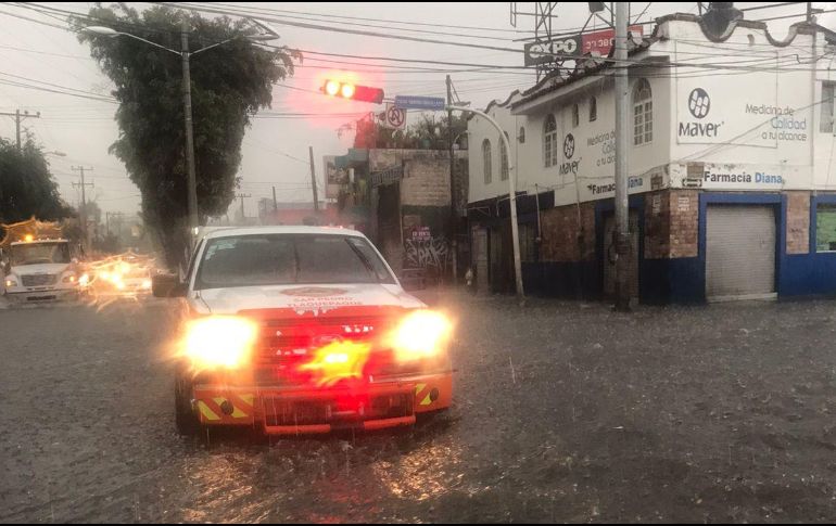 Las inundaciones causaron tráfico y la interrupción del servicio de transporte público. TWITTER/@PCTlaquepaque